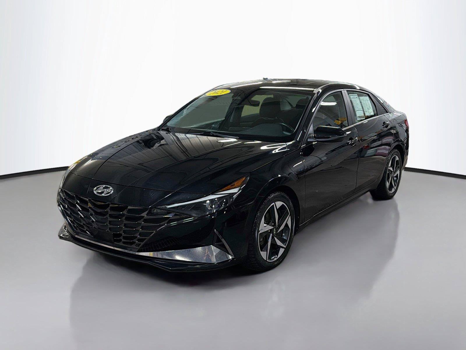 Used 2021 Hyundai Elantra SEL w/ Convenience + Premium Package FWD image 4