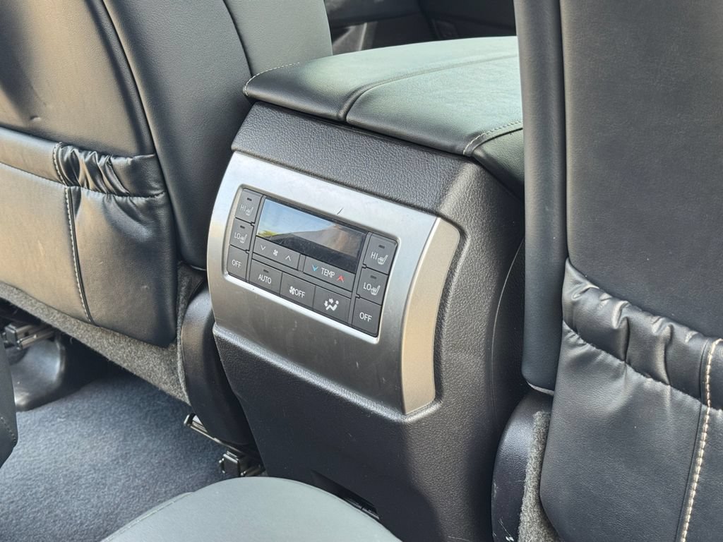 Used 2023 Lexus GX 460 Luxury w/ Sport Design Package AWD/4WD image 24