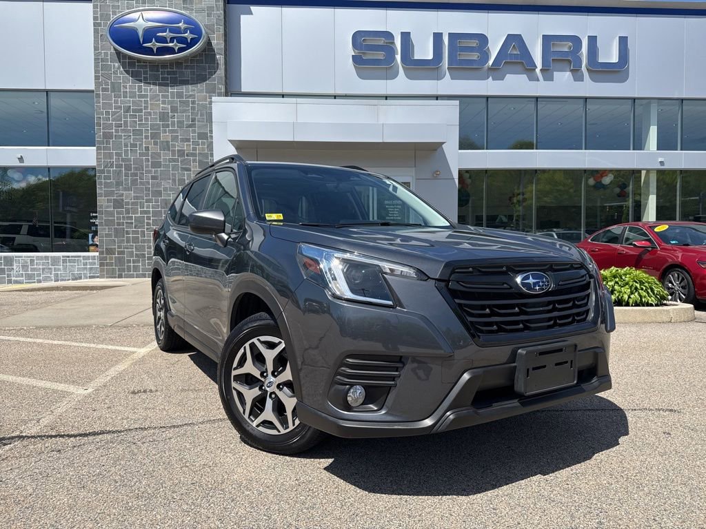 Used 2023 Subaru Forester Premium AWD/4WD image 1