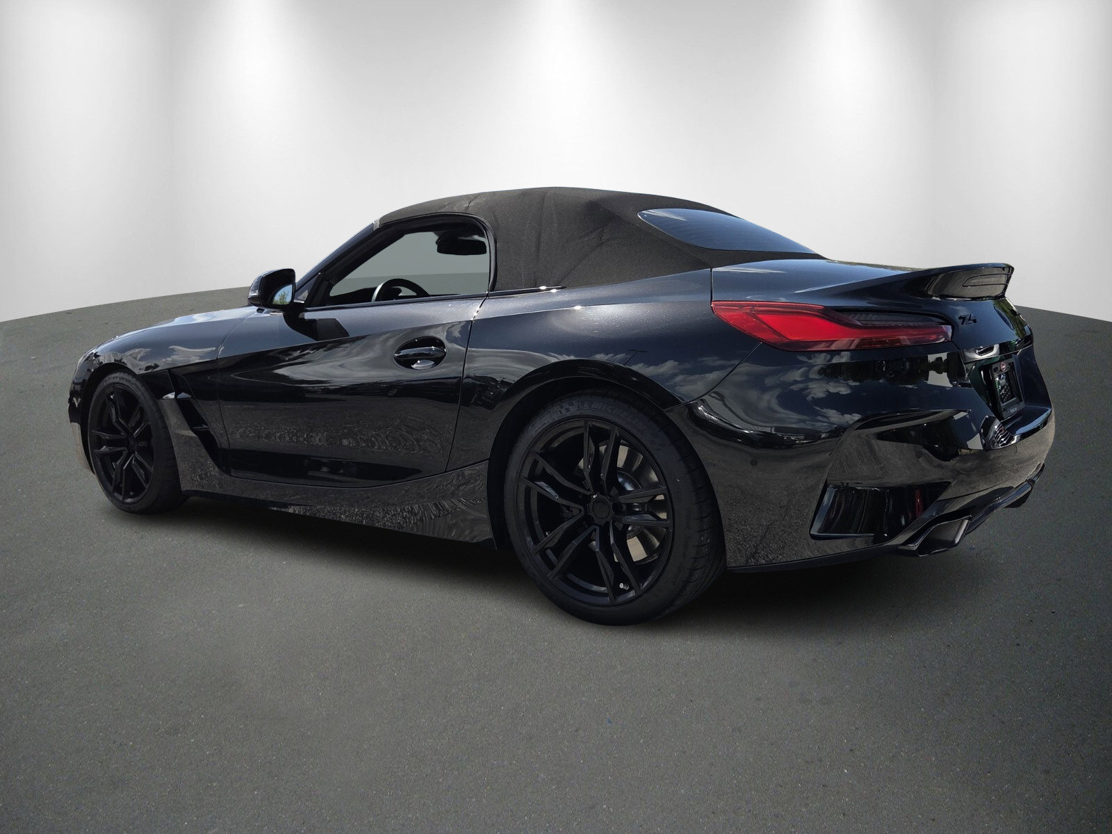 Used 2022 BMW Z4 M40i w/ Premium Package image 5