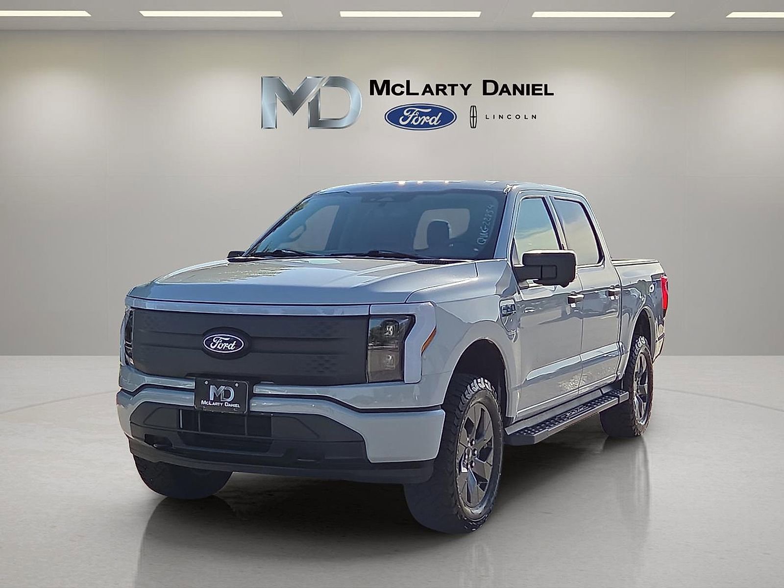 Used 2024 Ford F150 Lightning XLT AWD/4WD image 2