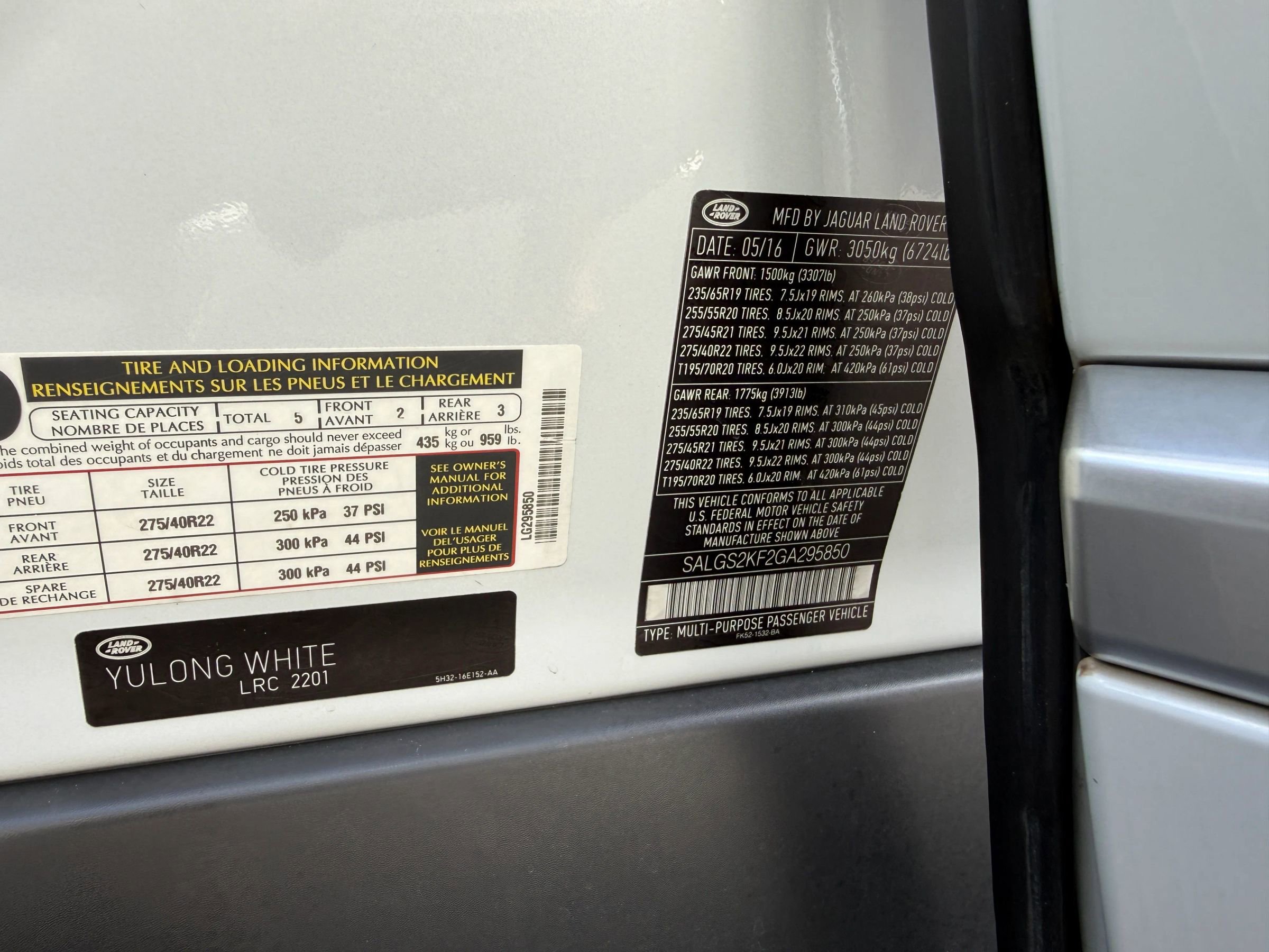 Used 2016 Land Rover Range Rover HSE image 18