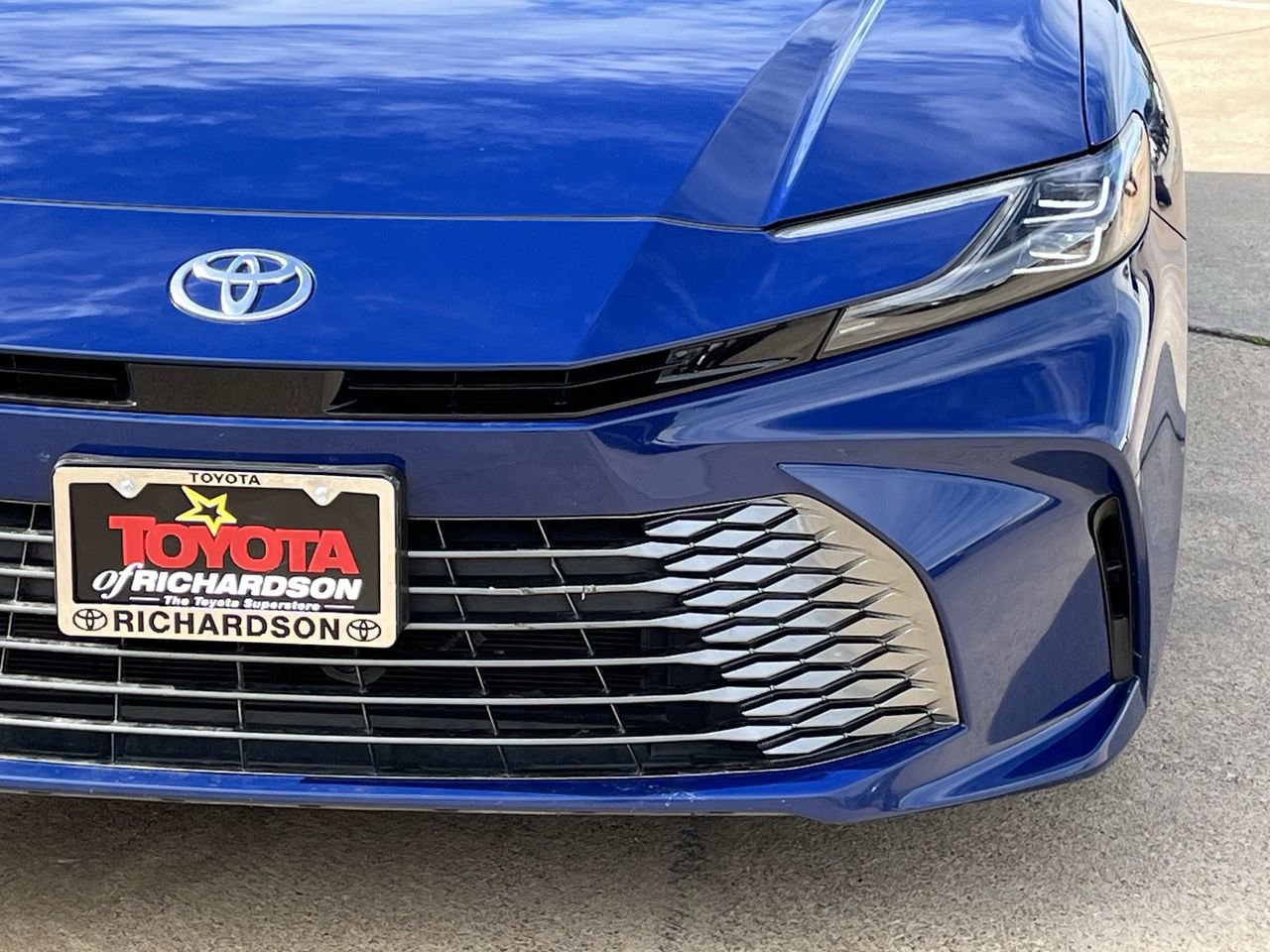 Used 2025 Toyota Camry XLE w/ Premium Package image 8