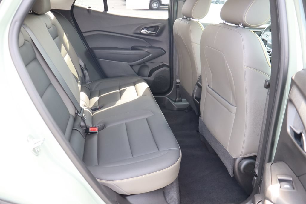 Used 2024 Chevrolet Trax ACTIV w/ Driver Confidence Package FWD image 19