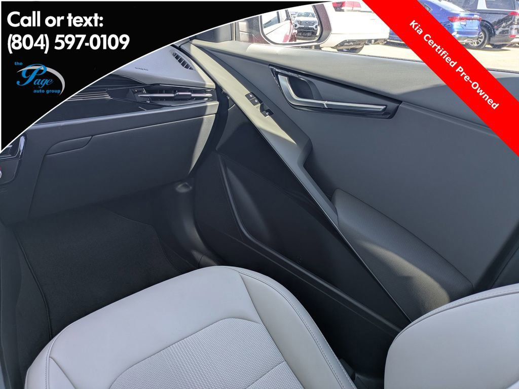 Used 2025 Kia Niro EX image 17