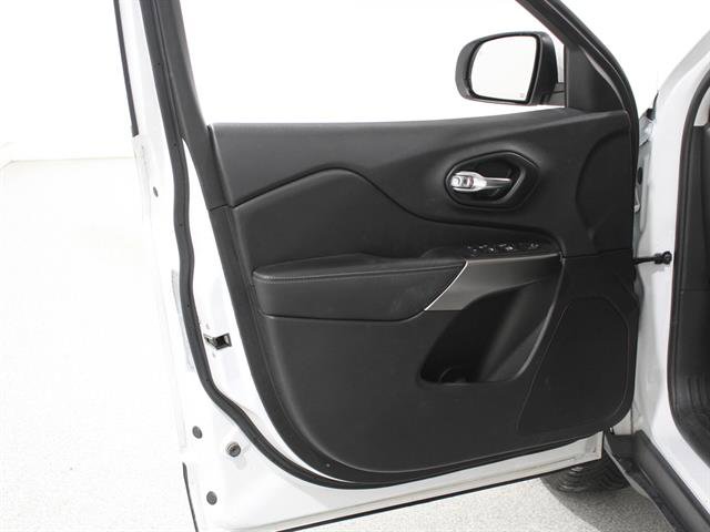 Used 2021 Jeep Cherokee Latitude Lux w/ Mopar Interior Package image 4