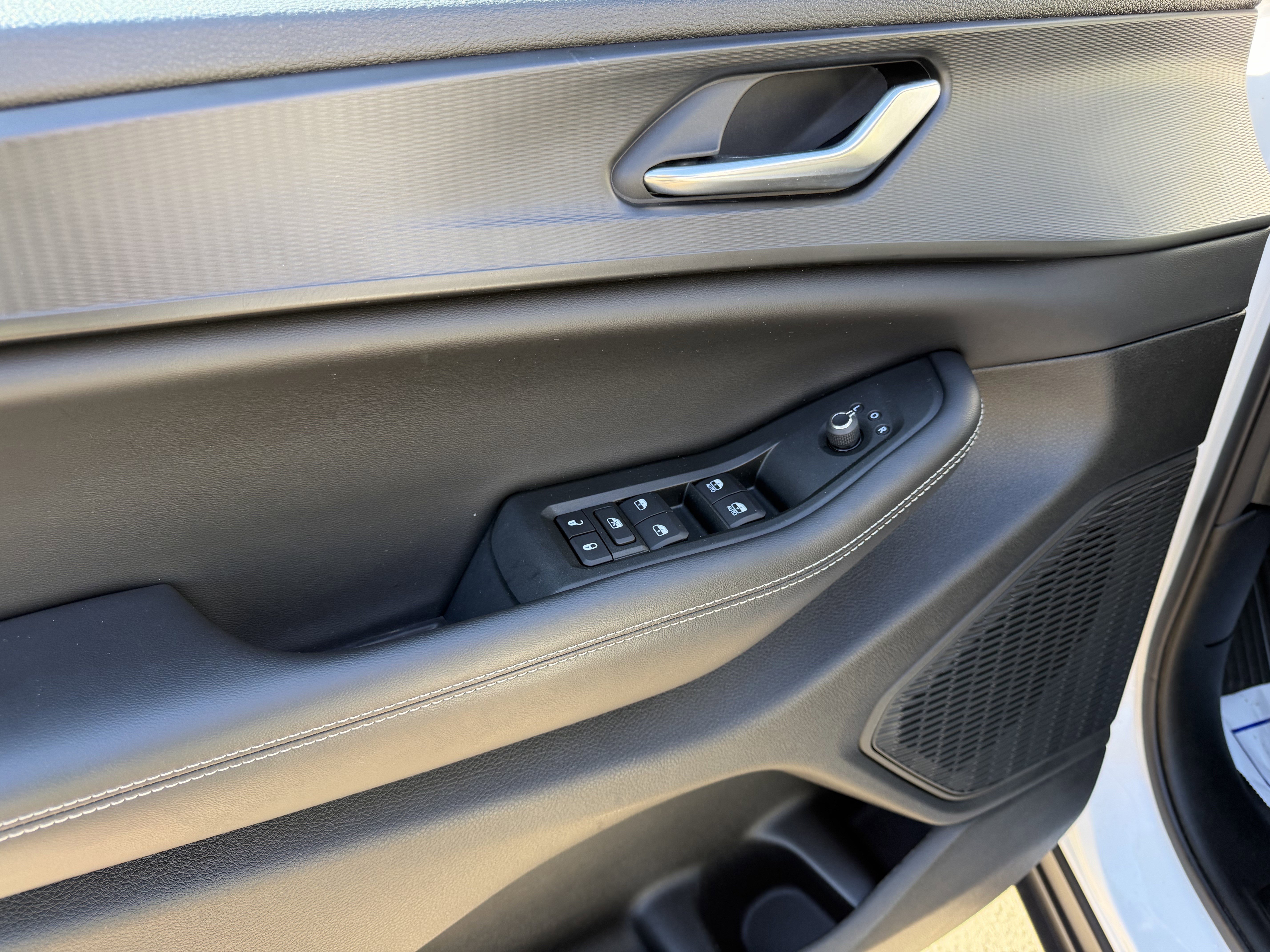 Used 2024 Jeep Grand Cherokee Laredo X w/ Trailer Tow Package image 11