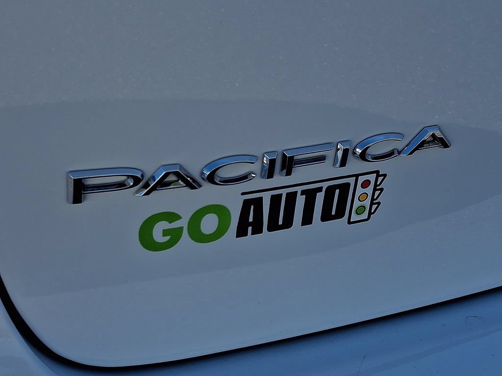 Used 2023 Chrysler Pacifica Touring-L FWD image 35