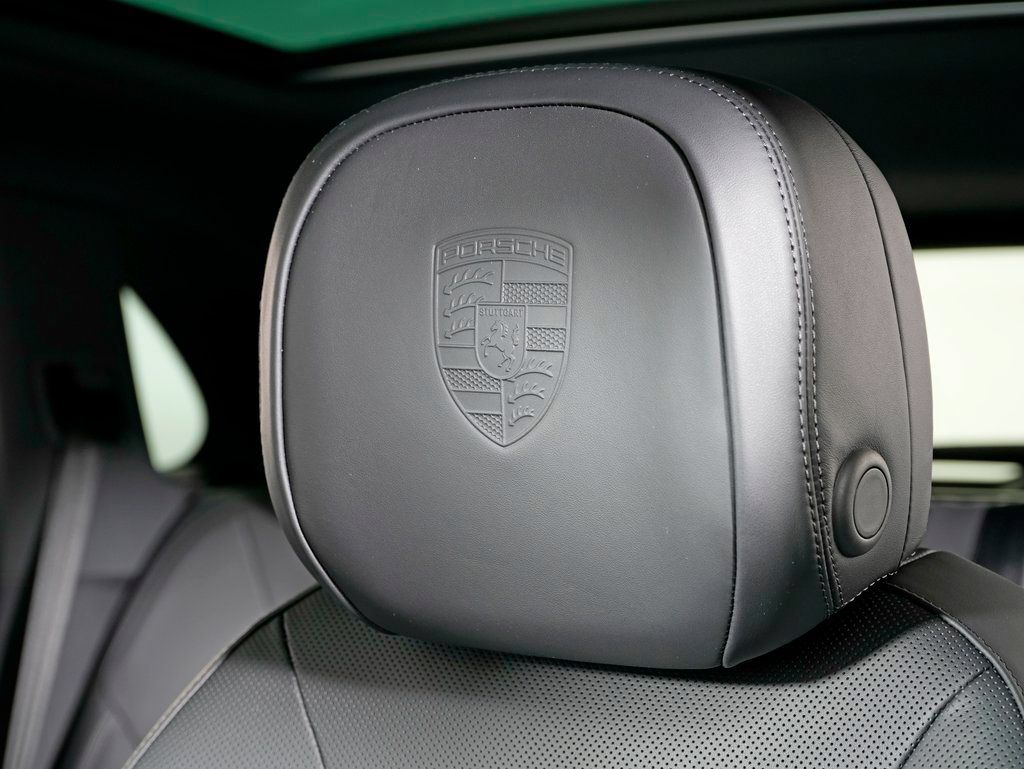 Certified 2026 Porsche Cayenne AWD/4WD image 18