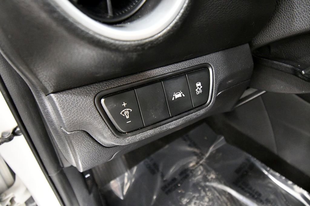 Certified 2019 Kia Forte LXS image 18