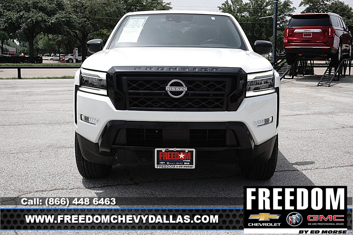 Used 2023 Nissan Frontier SV w/ Midnight Edition Package RWD image 2