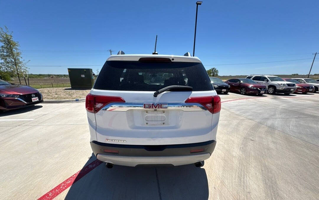 Used 2017 GMC Acadia SLT FWD image 3