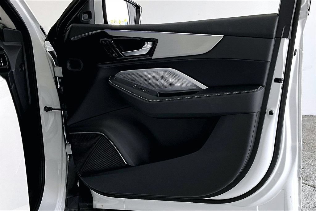 Certified 2026 Acura MDX w/ Technology Package FWD image 23