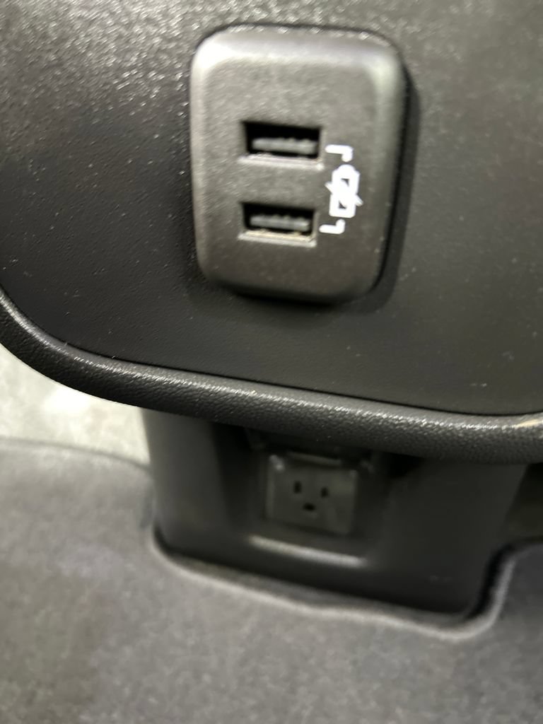 Used 2023 Chevrolet Equinox RS w/ RS Leather Package AWD/4WD image 18