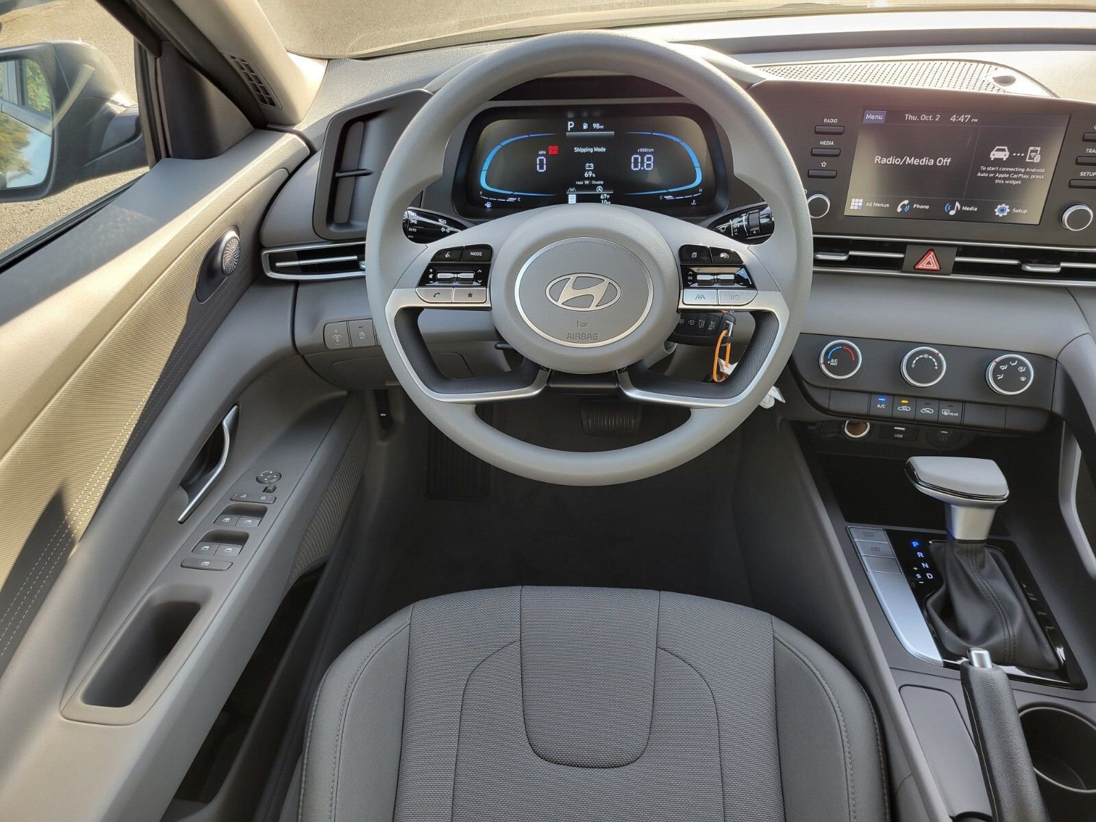 Used 2025 Hyundai Elantra SE image 13