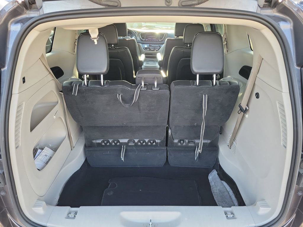 Certified 2023 Chrysler Pacifica Touring-L image 22