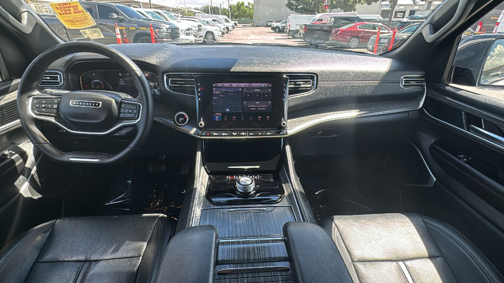Used 2024 Jeep Wagoneer L Series II RWD image 27