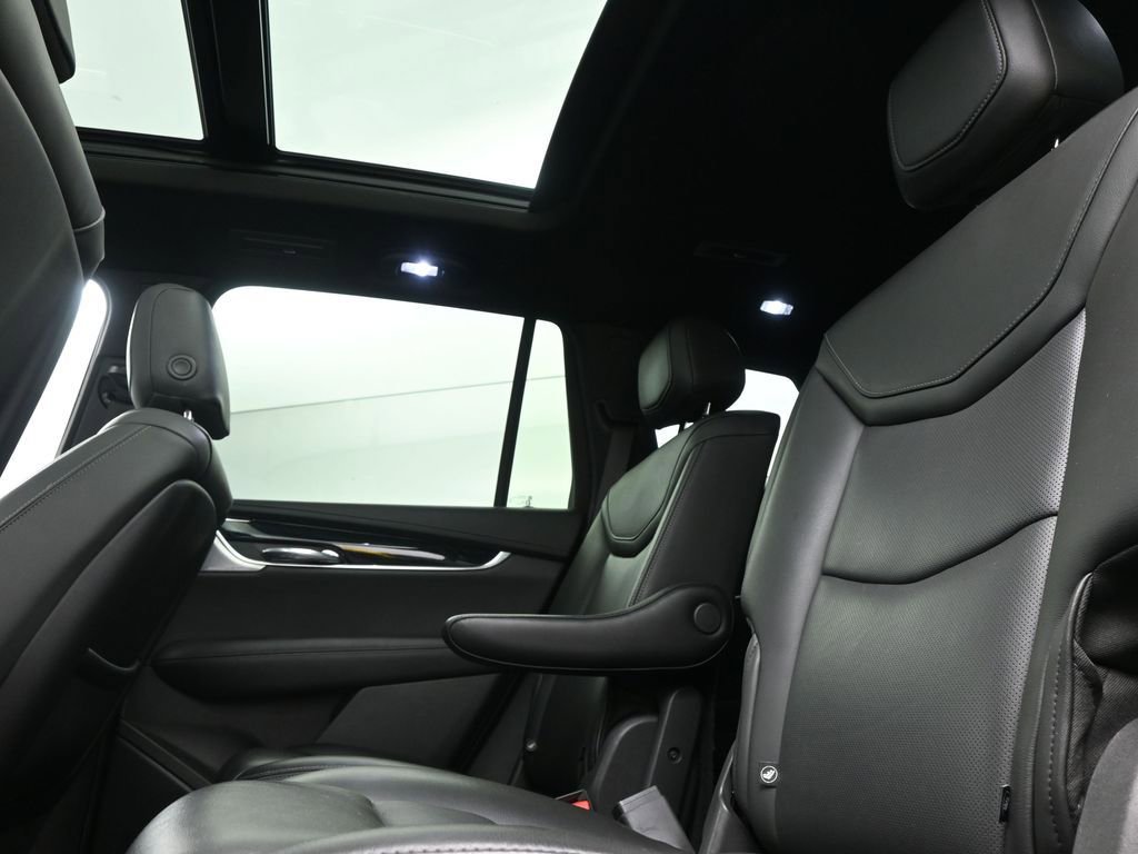 Used 2023 Cadillac XT6 Premium Luxury image 13