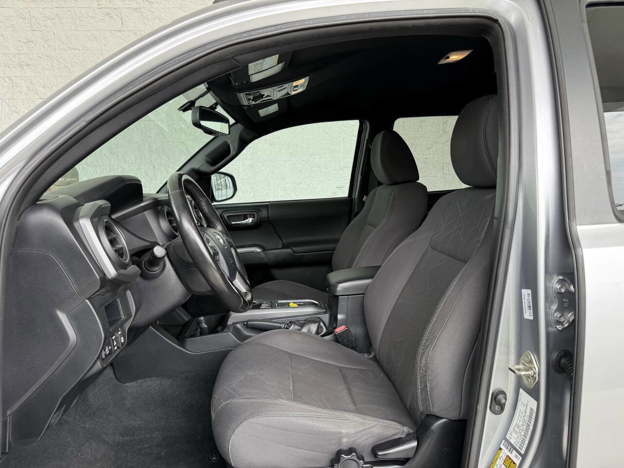 Used 2017 Toyota Tacoma TRD Off-Road w/ Tow Package (A/T) image 15