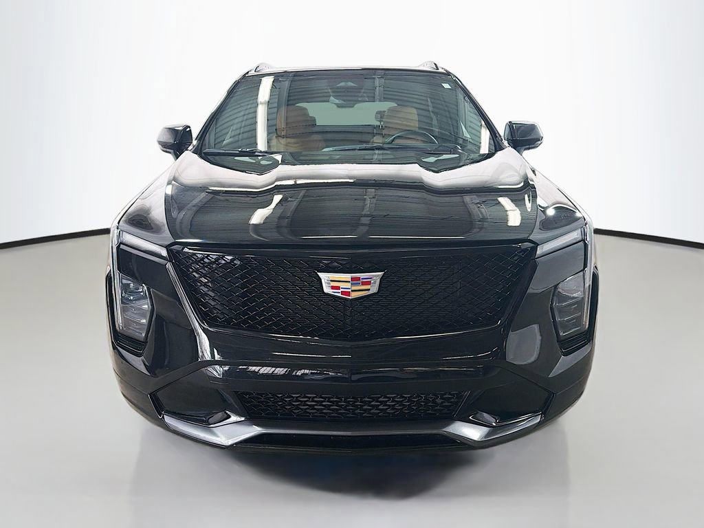 Used 2024 Cadillac XT4 Sport image 2
