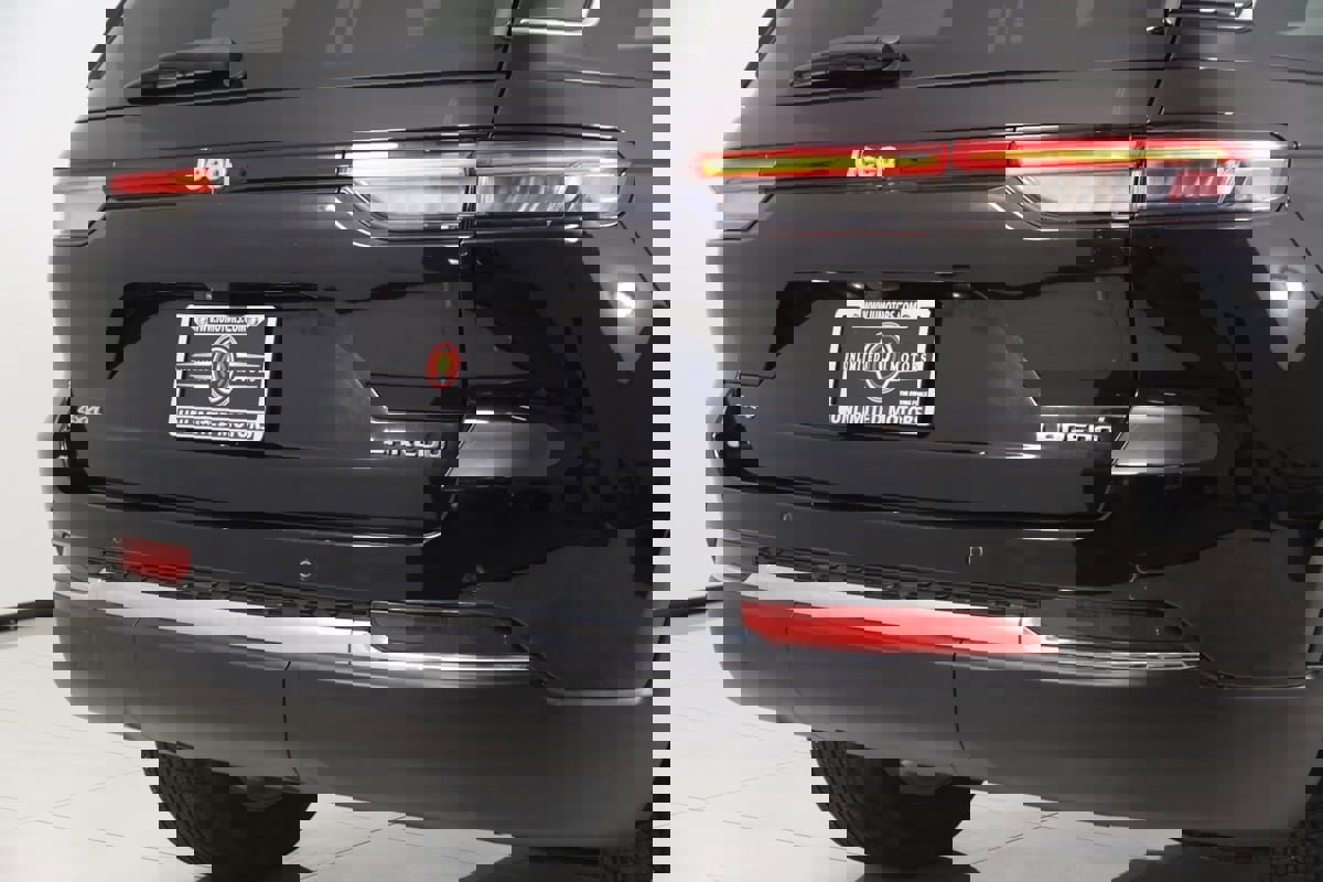 Used 2023 Jeep Grand Cherokee Laredo X image 41