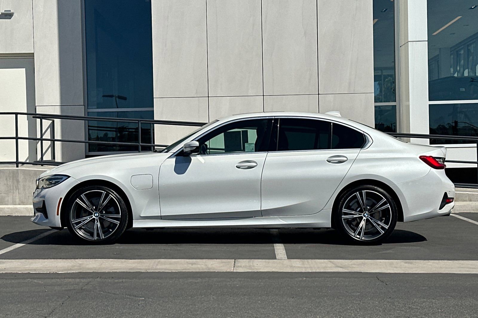 Used 2021 BMW 330e w/ Convenience Package image 6