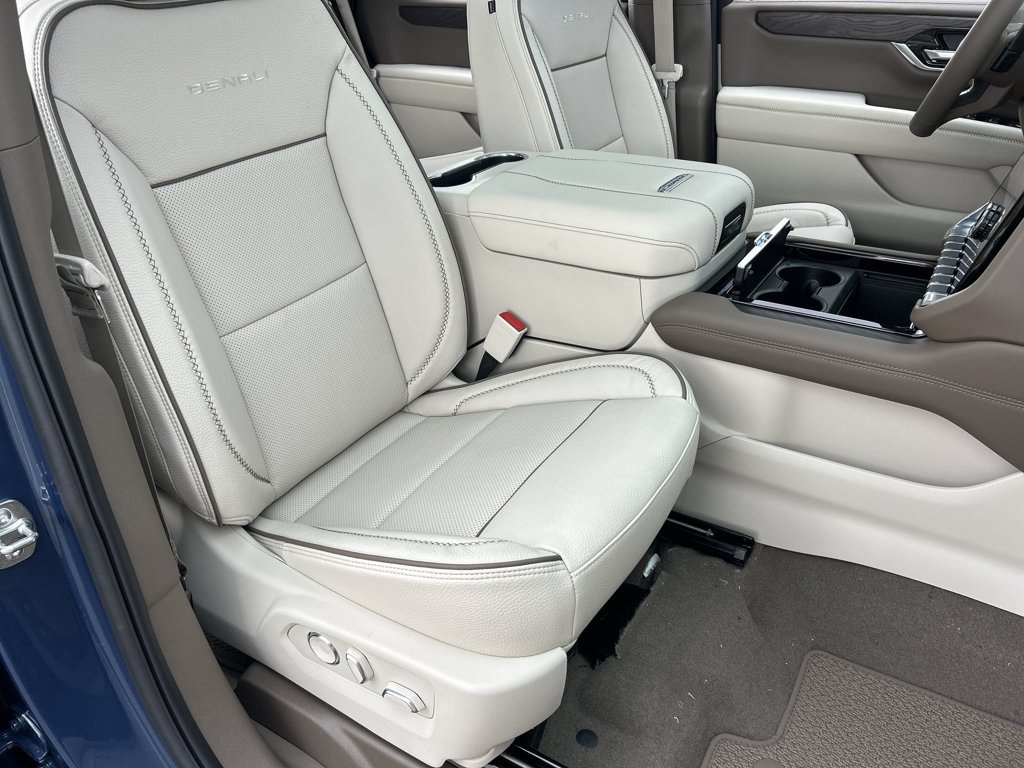 New 2026 GMC Yukon Denali w/ Sun & Power Step Package AWD/4WD image 29
