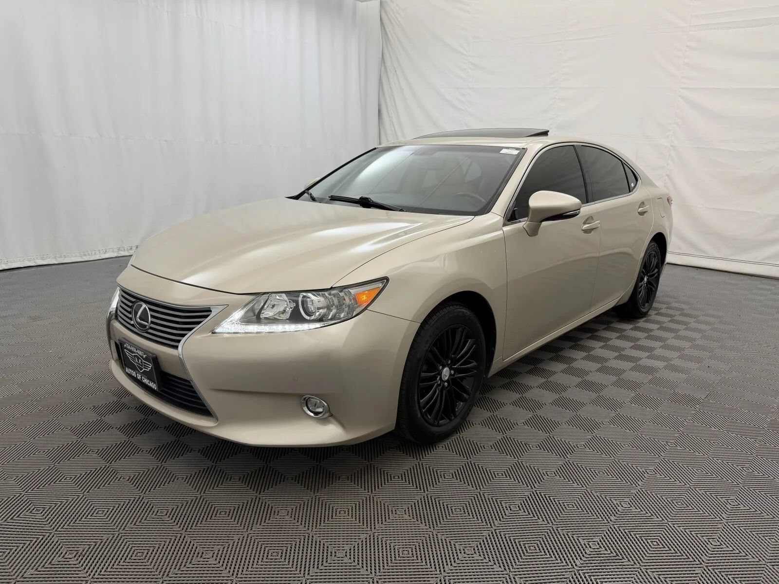 Used 2015 Lexus ES 350 w/ Luxury Package FWD image 2