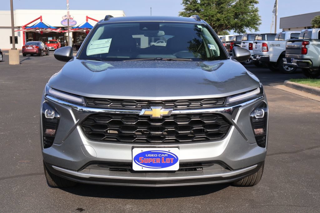 Used 2025 Chevrolet Trax LT w/ LT Convenience Package FWD image 12