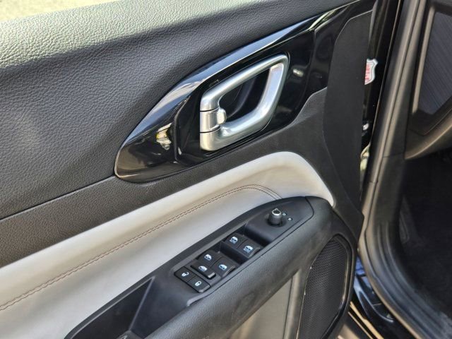 Used 2025 Jeep Compass Limited image 14