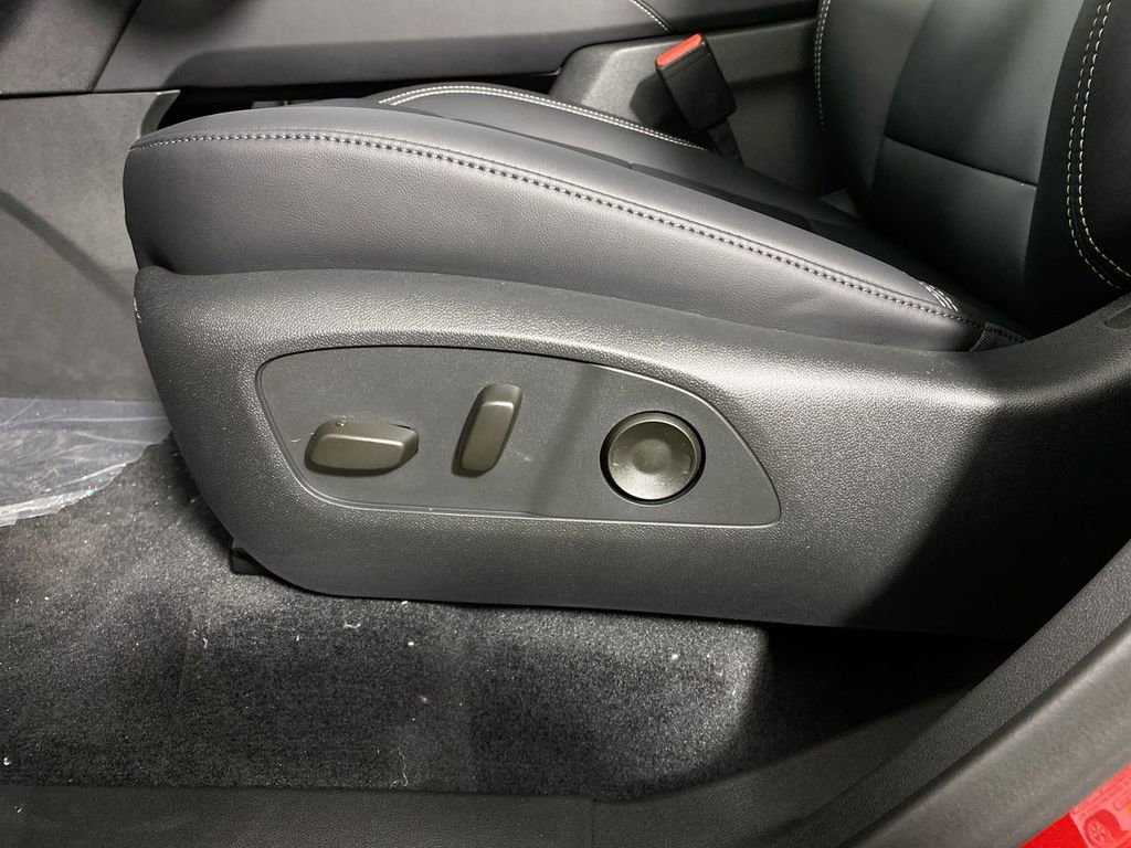 Used 2025 GMC Acadia Elevation w/ Elevation Premium Package image 12