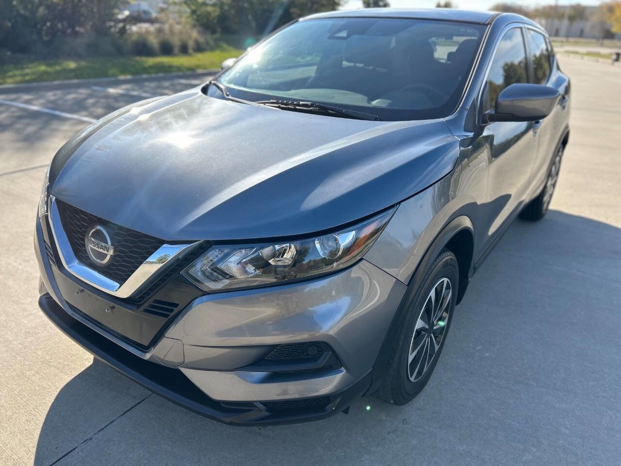 Used 2020 Nissan Rogue Sport S image 2