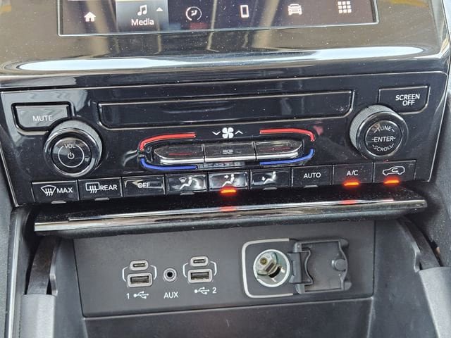 Used 2024 Jeep Grand Cherokee Laredo RWD image 19