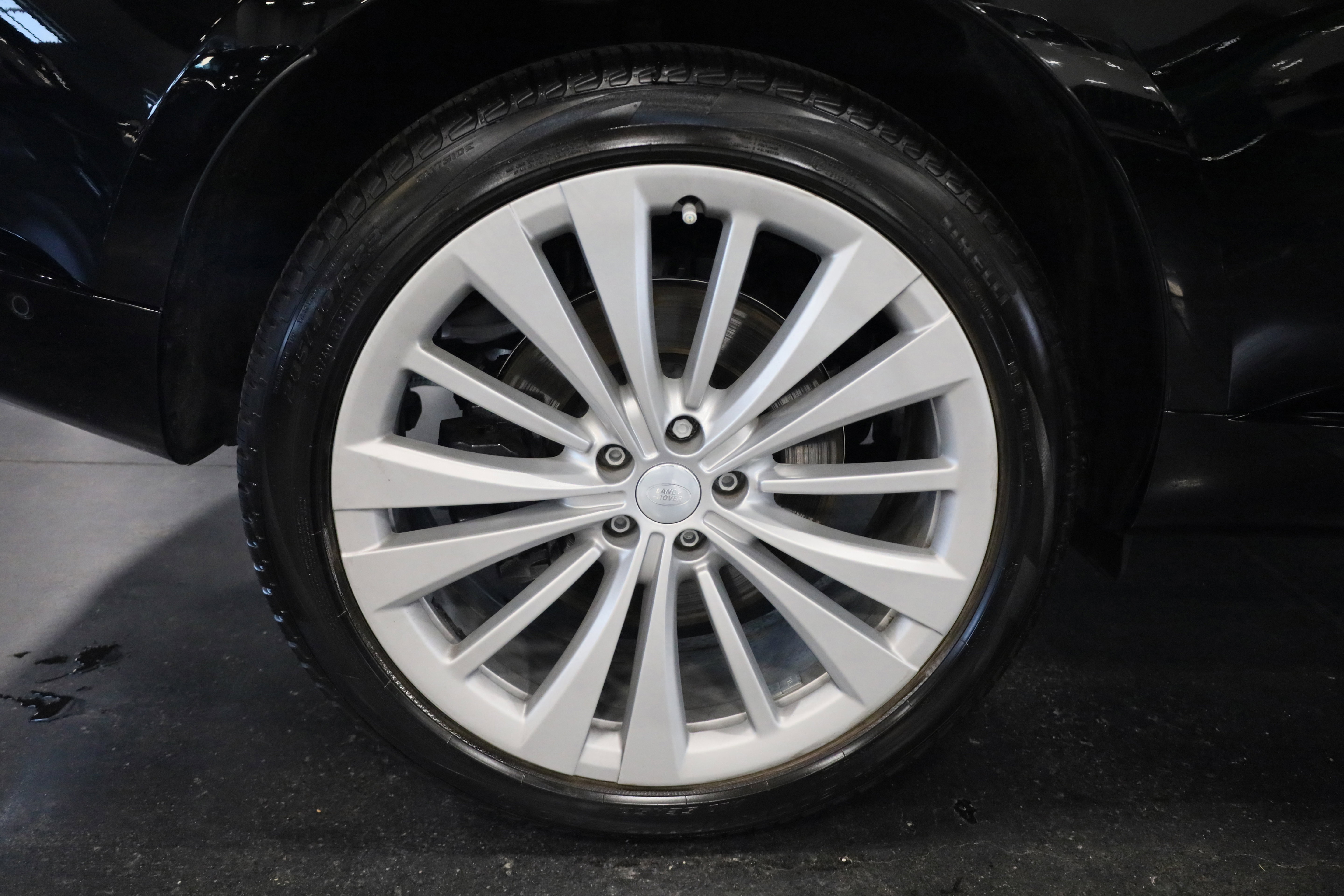 Used 2023 Land Rover Range Rover First Edition image 12