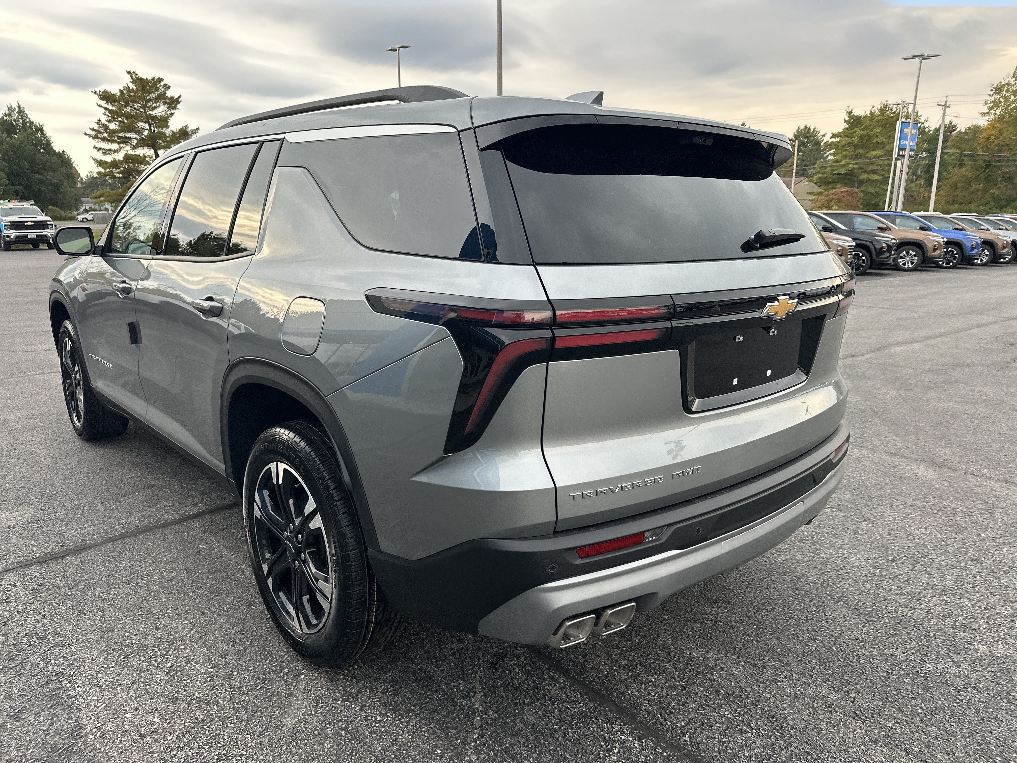 New 2027 Chevrolet Traverse LT w/ Sun and Wheel Package AWD/4WD image 4