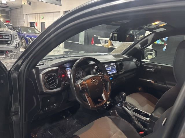 Used 2021 Toyota Tacoma TRD Off-Road w/ Technology Package AWD/4WD image 10