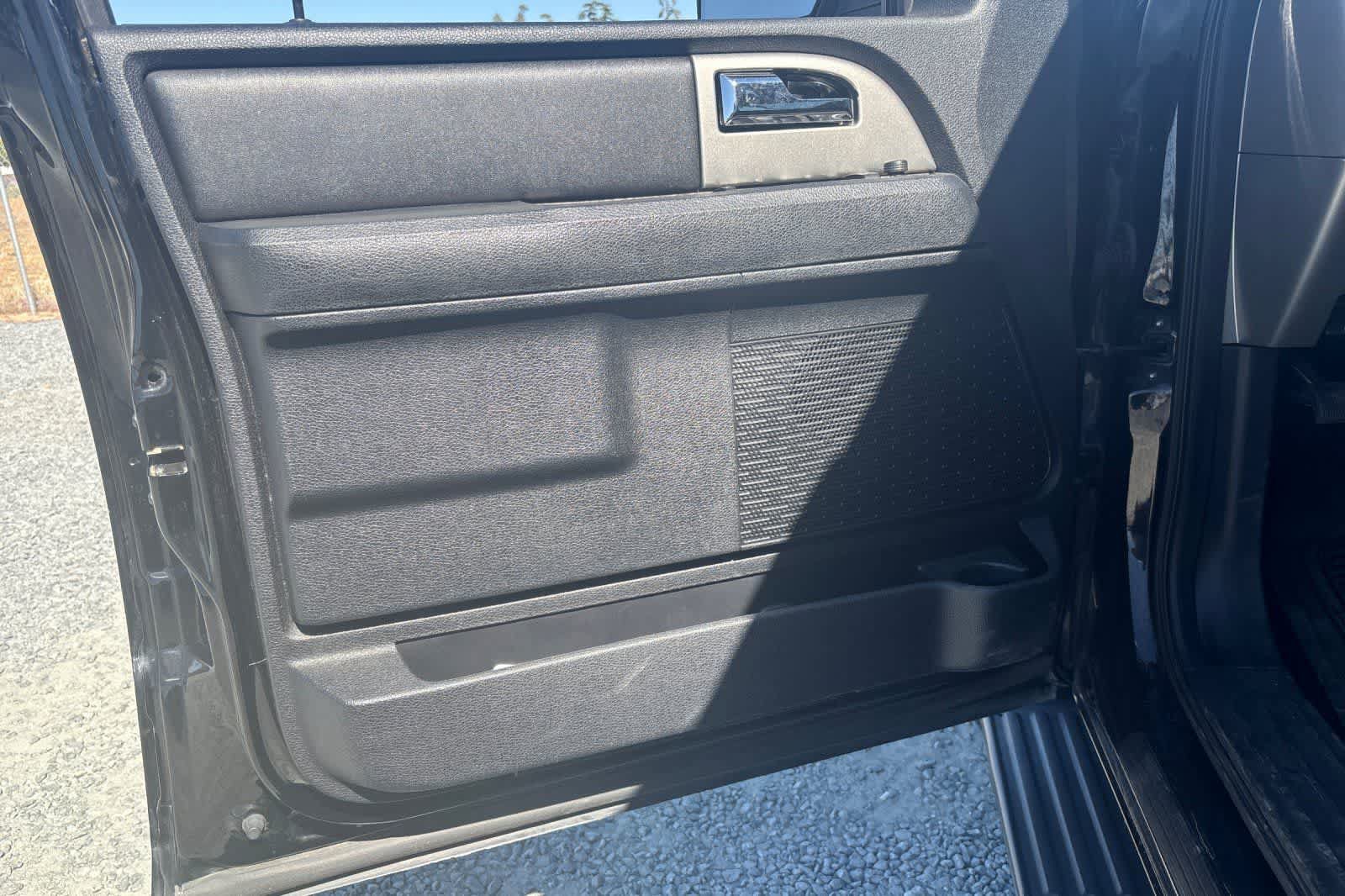 Used 2017 Ford Expedition Limited RWD image 15