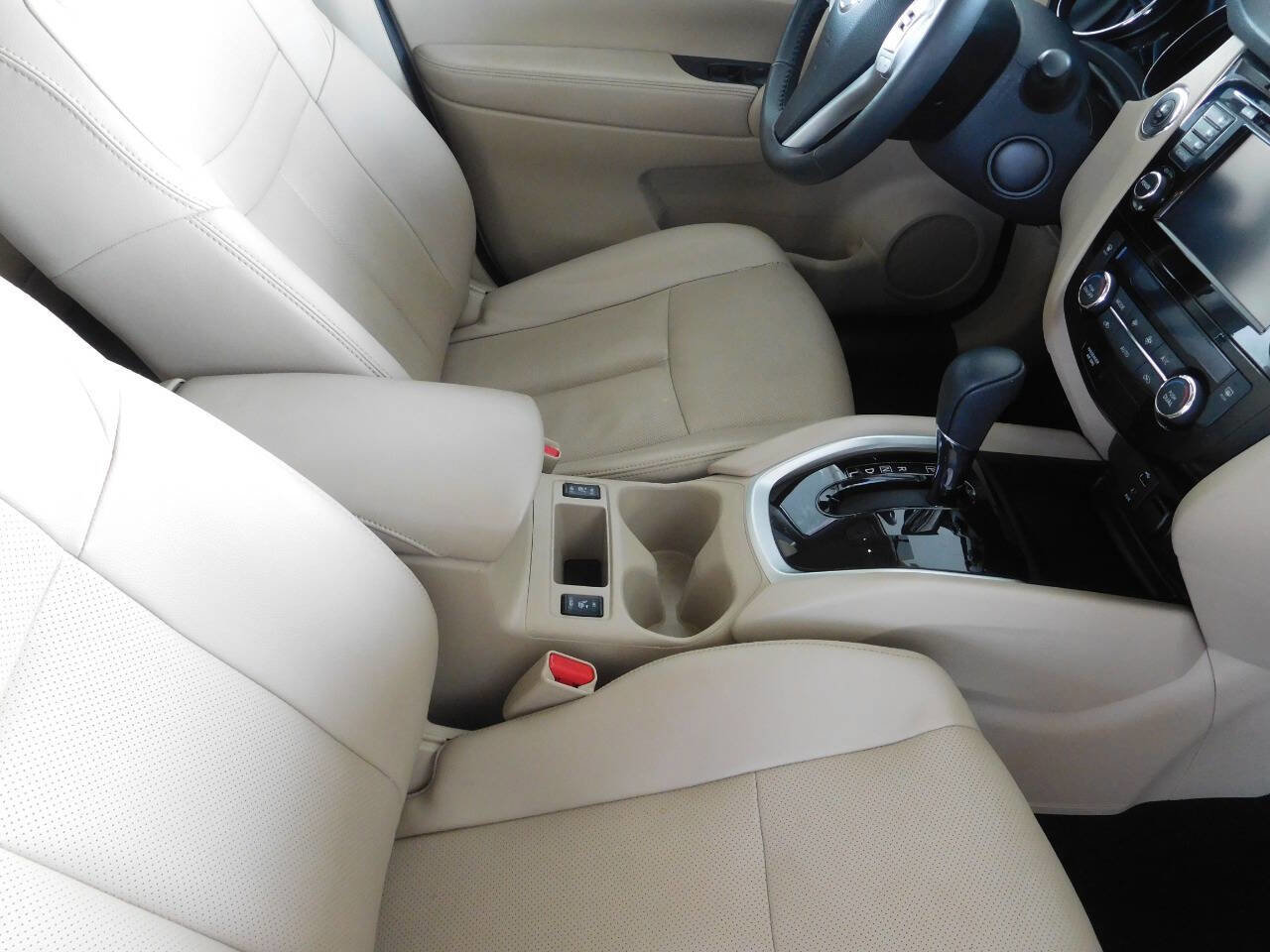 Used 2016 Nissan Rogue SL w/ SL Premium Package image 18