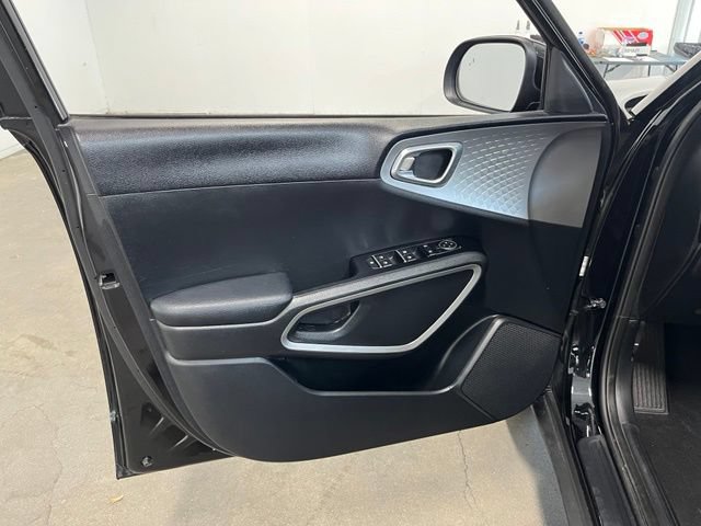 Used 2024 Kia Soul LX w/ Option Group 015 FWD image 25