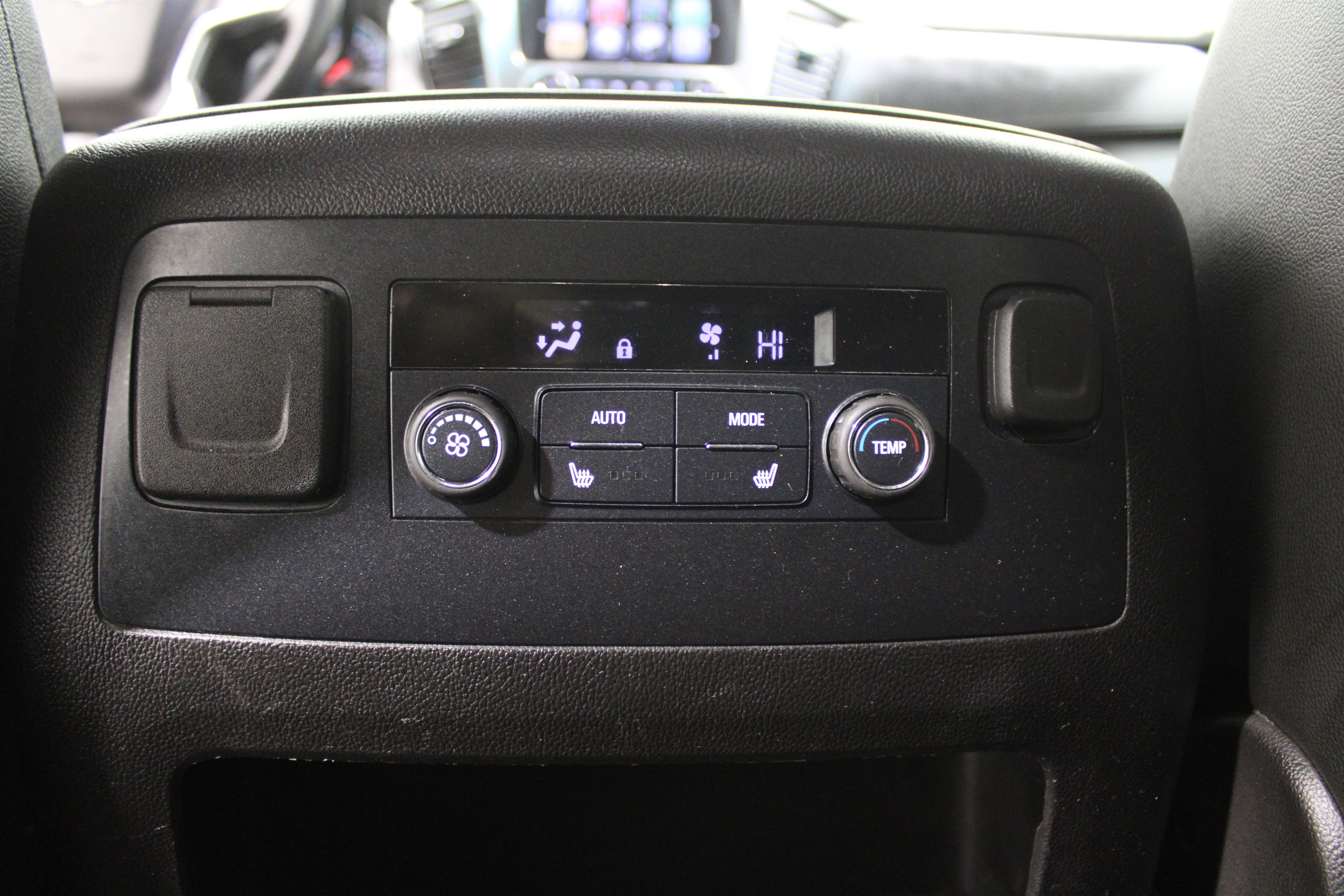 Used 2018 Chevrolet Suburban Premier image 24