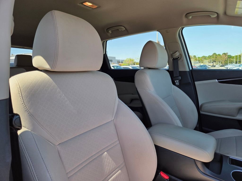 Used 2020 Kia Sorento LX image 11