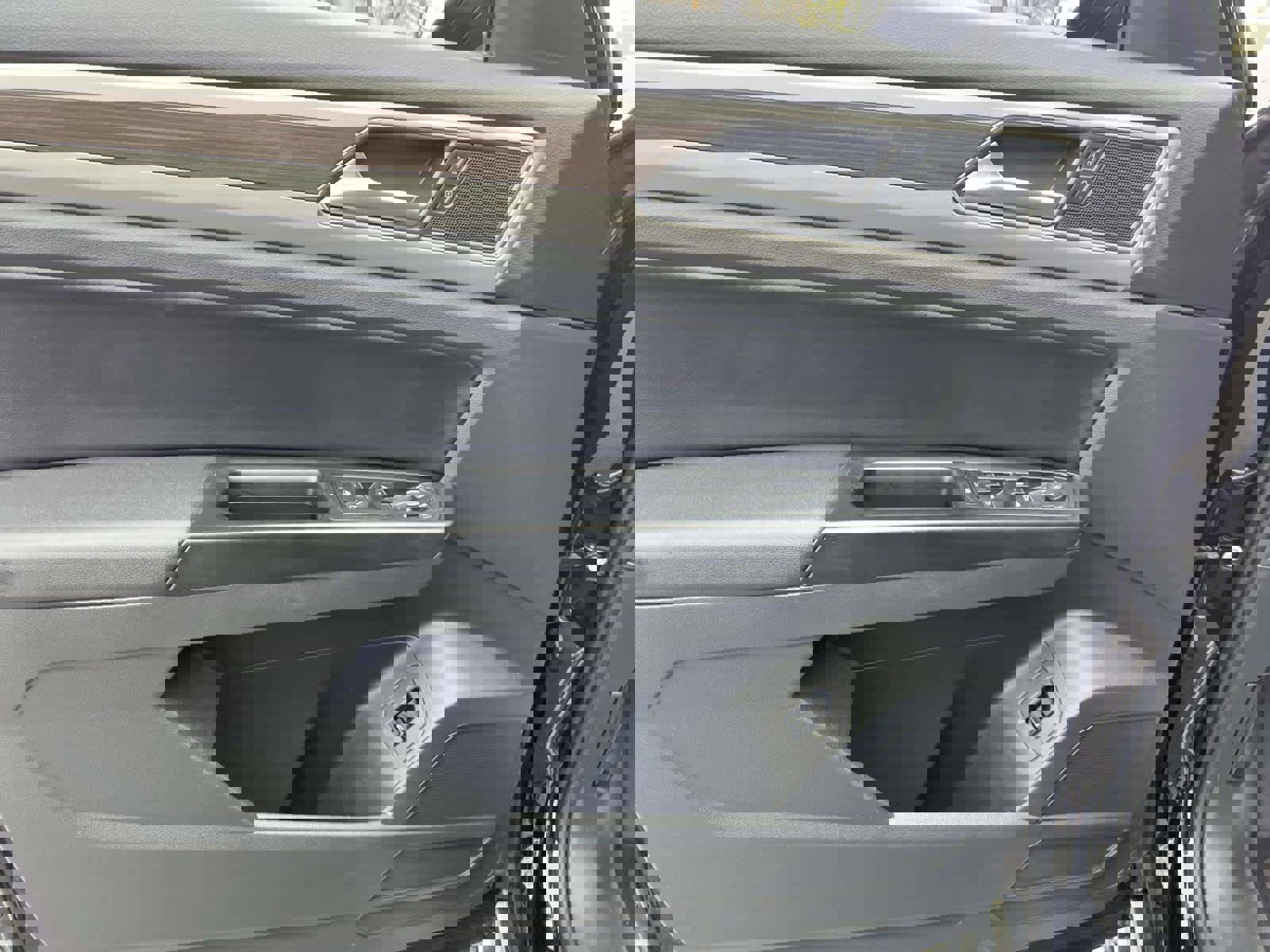 Used 2019 Volkswagen Atlas SE w/ Panoramic Sunroof Package image 18