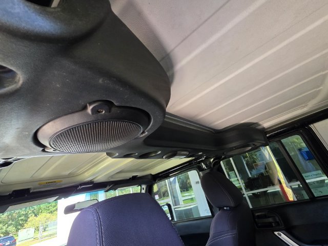 Used 2014 Jeep Wrangler Unlimited Sahara AWD/4WD image 10