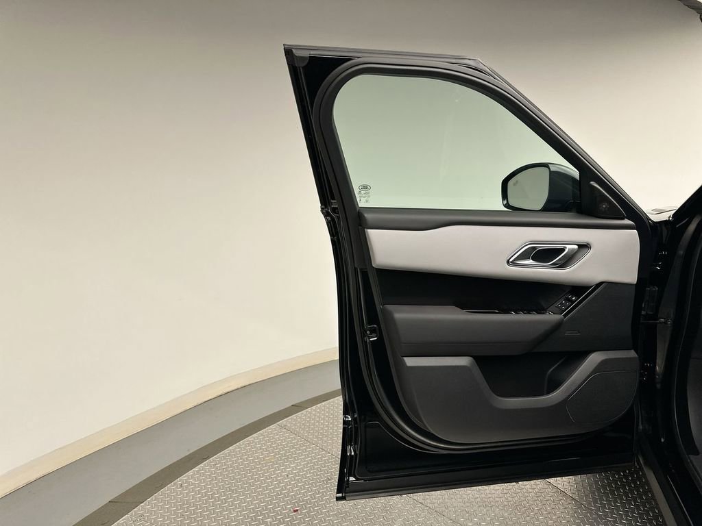 New 2026 Land Rover Range Rover Velar Dynamic SE image 8