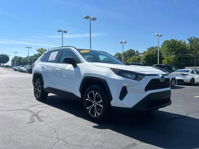 Used 2019 Toyota RAV4 LE FWD image 4