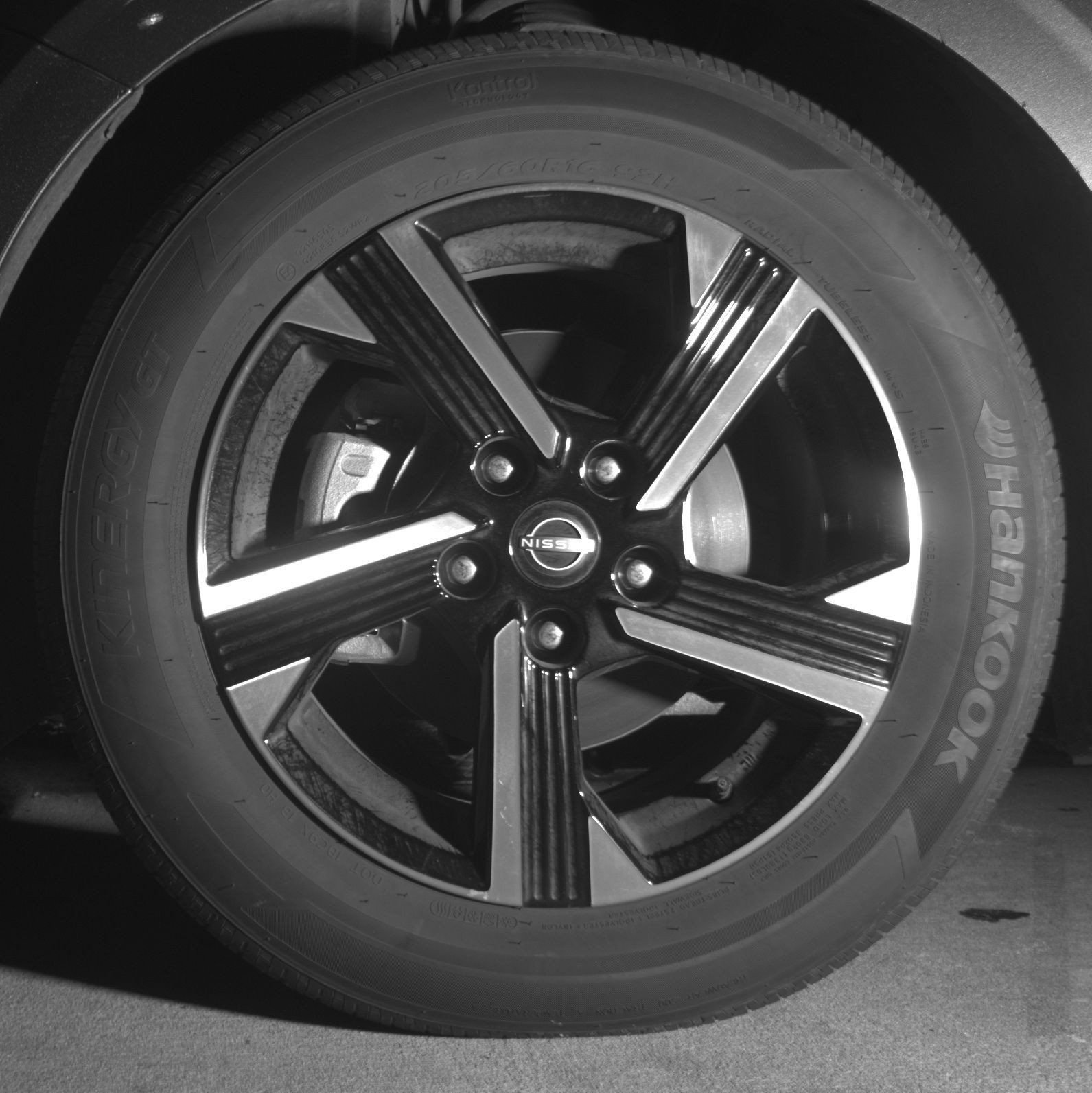 Used 2025 Nissan Sentra SV FWD image 9