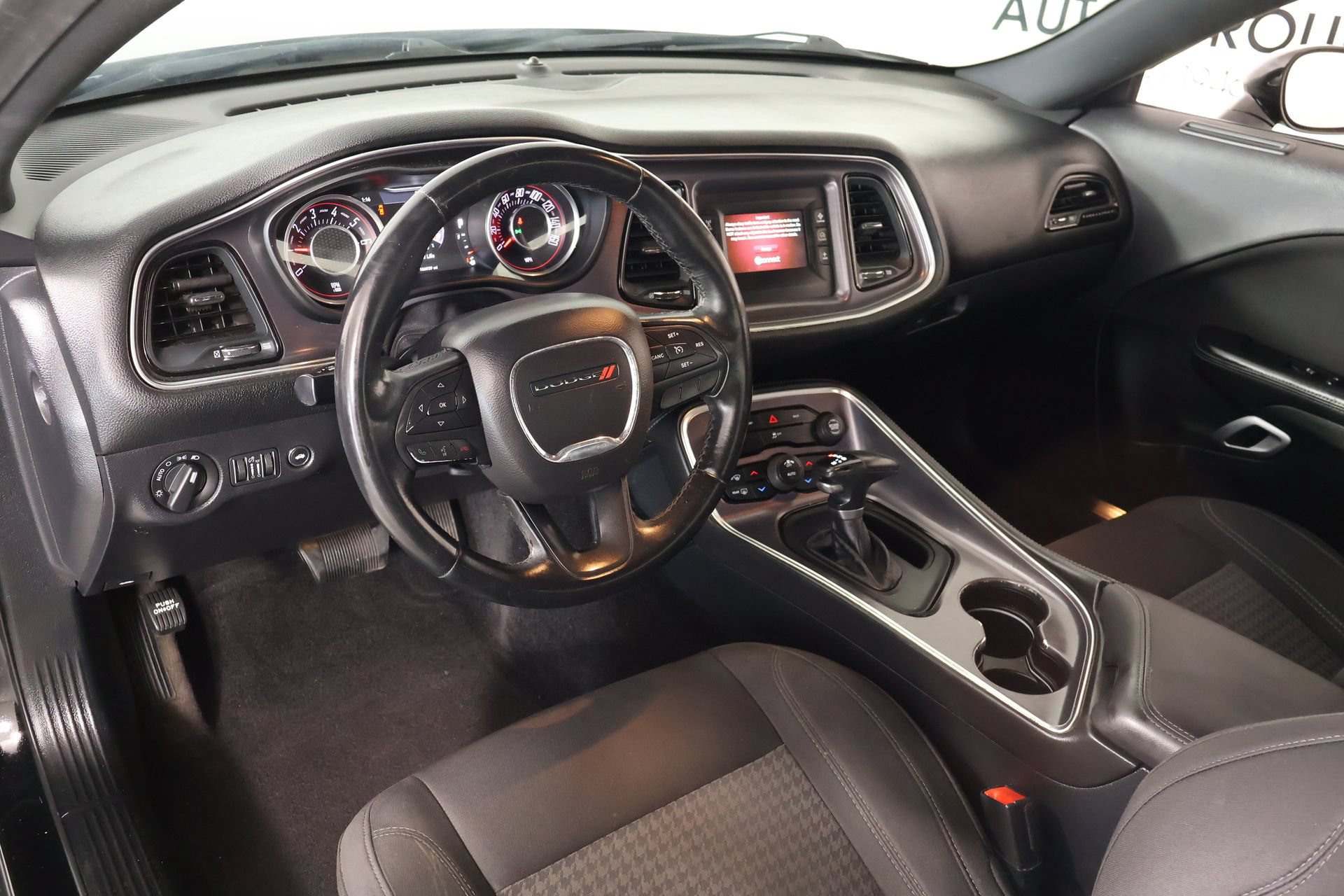Used 2016 Dodge Challenger SXT RWD image 2