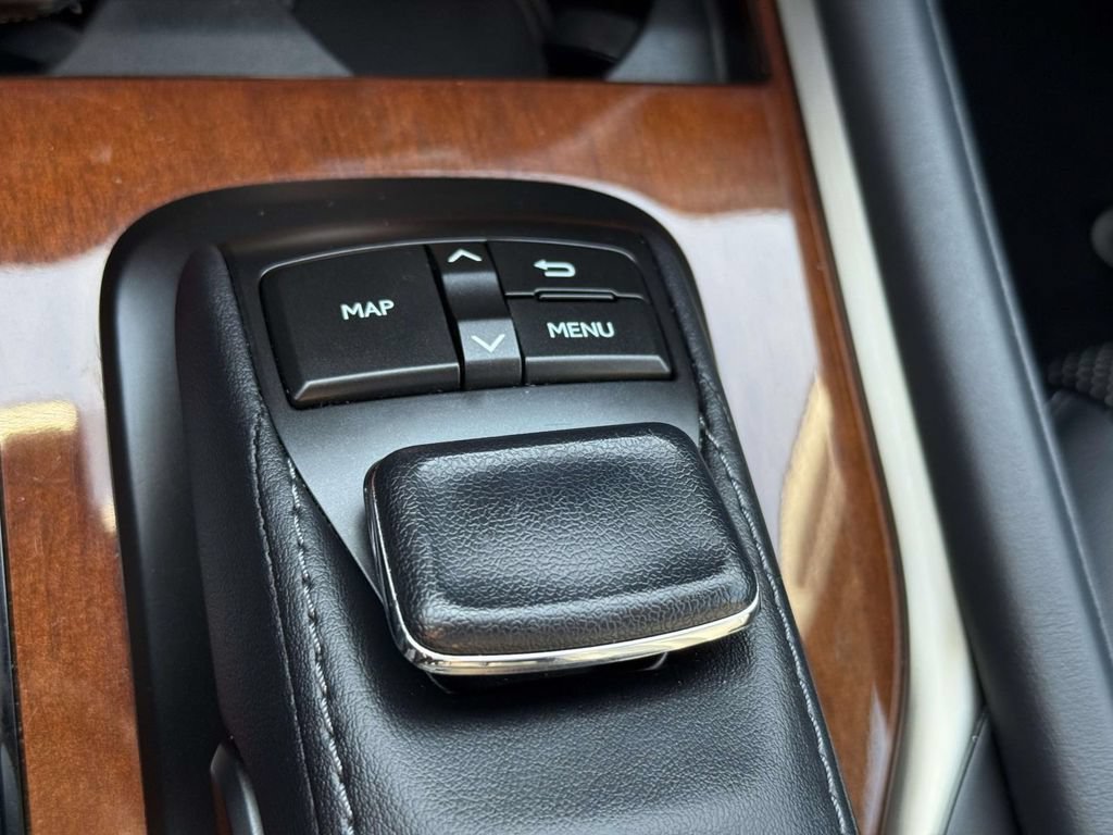 Used 2018 Lexus LX 570 4WD w/ Luxury Package image 27