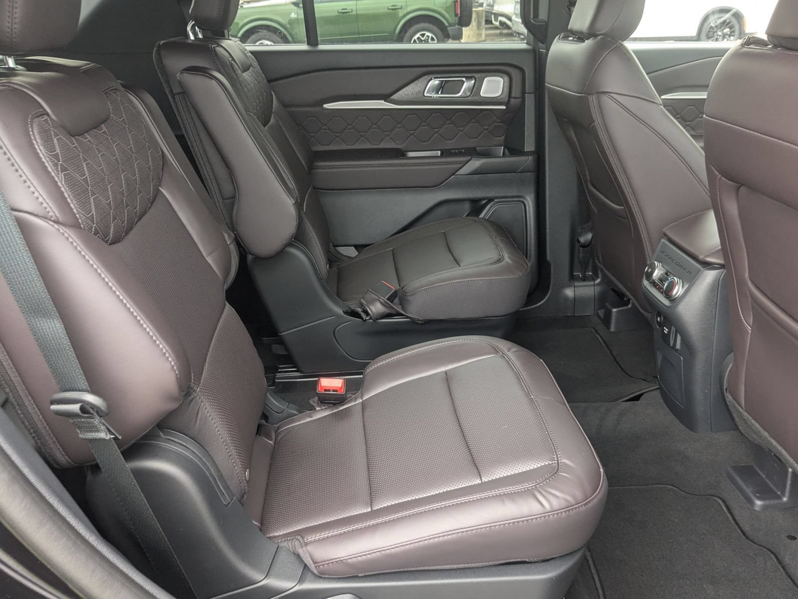 New 2026 Ford Explorer Platinum w/ LUX Leather Package AWD/4WD image 38