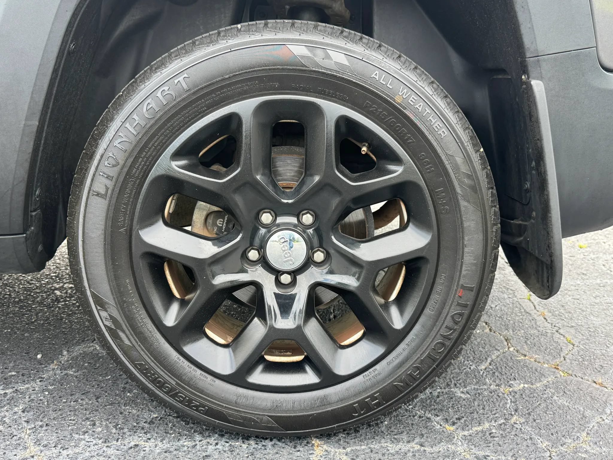 Used 2018 Jeep Renegade Latitude w/ Cold Weather Group AWD/4WD image 4